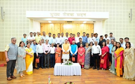 मुख्य सेवक सदन में राष्ट्रीय चिकित्सक दिवस पर आयोजित कार्यक्रम में प्रदेशभर से आए चिकित्सकों को सम्मानित किया।