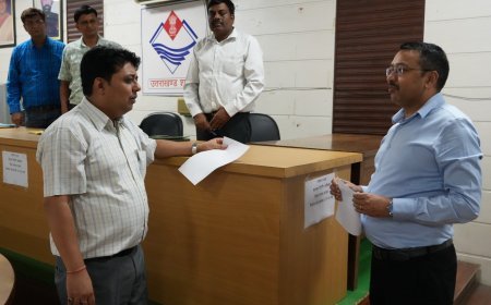 जिला निर्वाचन अधिकारी ने नामांकन स्थलों का किया निरीक्षण