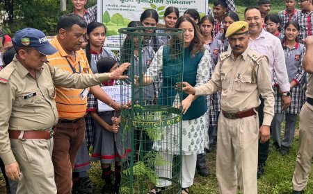जिला विधिक सेवा प्राधिकरण देहरादून के द्वारा वृहद पैमाने पर वृक्षारोपण का कार्यक्रम किया गया