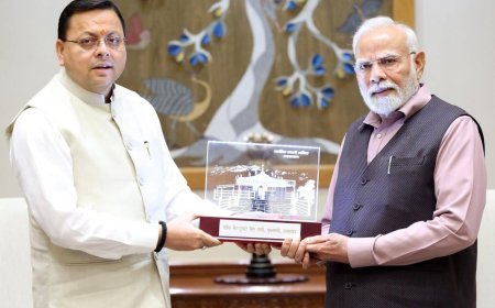 प्रधानमंत्री से मिले उत्तराखंड मुख्यमंत्री पुष्कर सिंह धामी, मुख्यमंत्री धामी ने  रुद्रप्रयाग में स्थित श्री कार्तिक स्वामी मंदिर की प्रतिकृति भेंट की।