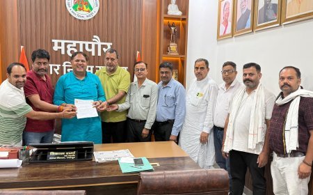 चन्द्रशेखर आजाद की प्रतिमा स्थापित करने के लिए महापौर को सौंपा ज्ञापन