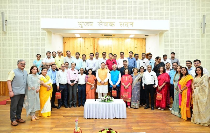 मुख्य सेवक सदन में राष्ट्रीय चिकित्सक दिवस पर आयोजित कार्यक्रम में प्रदेशभर से आए चिकित्सकों को सम्मानित किया।