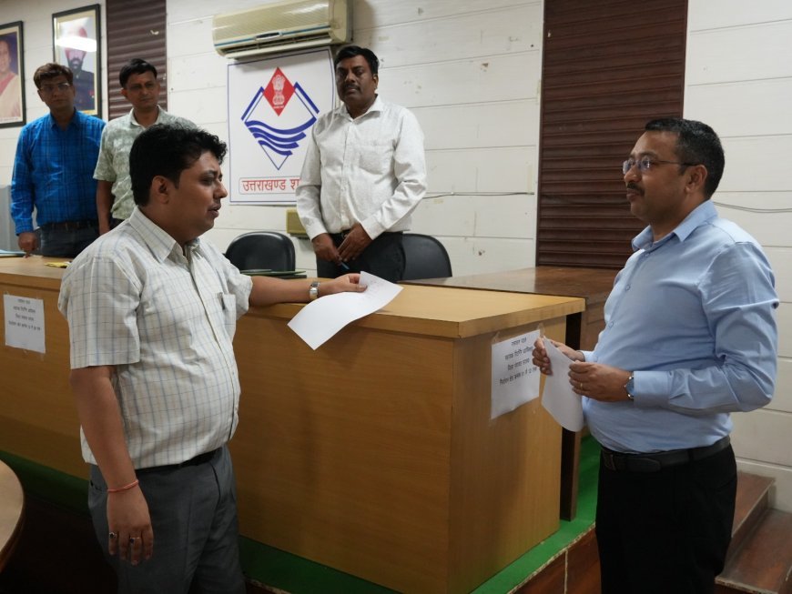 जिला निर्वाचन अधिकारी ने नामांकन स्थलों का किया निरीक्षण