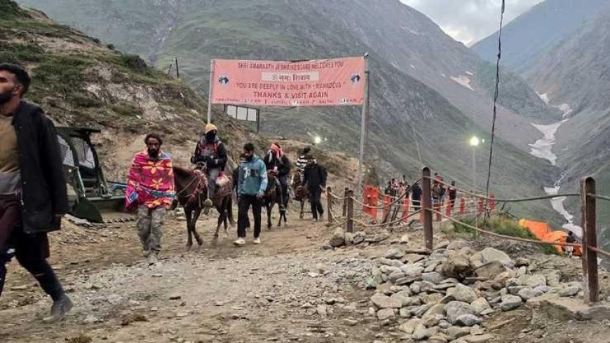 Amarnath Yatra 2025: कड़ी सुरक्षा व्यवस्था के बीच 6411 तीर्थयात्रियों का तीसरा जत्था अमरनाथ यात्रा के लिए रवाना
