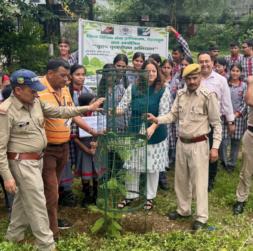 जिला विधिक सेवा प्राधिकरण देहरादून के द्वारा वृहद पैमाने पर वृक्षारोपण का कार्यक्रम किया गया