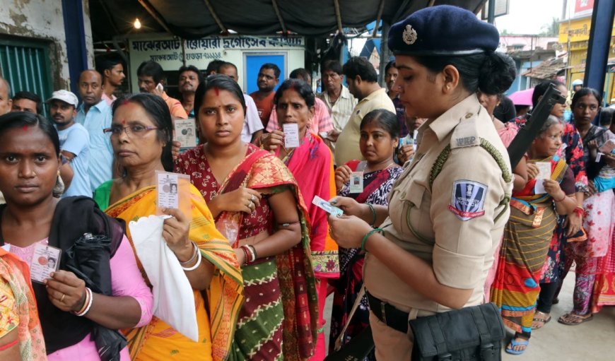 बिहार में मतदाता पहचान पत्र से जुड़े सुलगते सवालों का जवाब आखिर देगा कौन?
