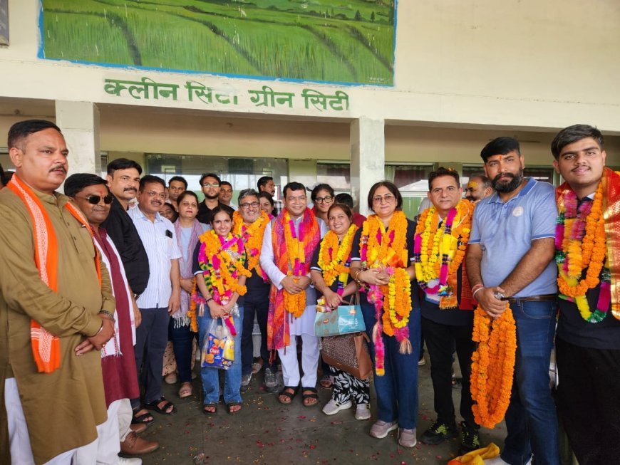 *बाबा बर्फ़ानी श्रीअमरनाथ व वैष्णों देवी की यात्रा से वापस लोटे श्रद्धांलुओं का विधायक शिव अरोरा ने रुद्रपुर रेलवे स्टेशन पर किया स्वागत*