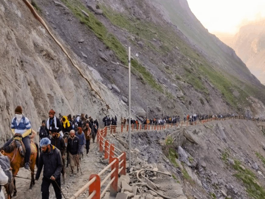 अमरनाथ यात्रा-16 दिन में 3 लाख श्रद्धालुओं ने दर्शन किए:रविवार को 16,886 श्रद्धालु गुफा तक पहुंचे; 3 जुलाई से शुरू हुई यात्रा 38 दिन तक चलेगी