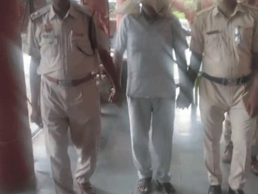 रेवाड़ी में छात्राओं से छेड़छाड़ का आरोपी टीचर गिरफ्तार:फोन बंद कर भाग राजस्थान, छिपने की होगी जांच, न्यायिक हिरासत भेजा
