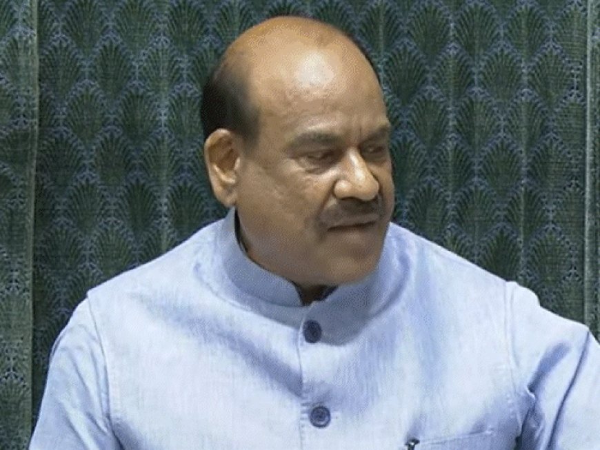 बिहार वोटर वेरिफिकेशन मामला- संसद में विपक्ष की नारेबाजी:लोकसभा कार्यवाही सिर्फ 12 मिनट चली; स्पीकर बोले- तख्तियां लाने पर सदन नहीं चलेगा