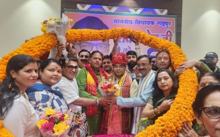 विधायक शिव अरोरा के जन्मदिन पर बधाई देने वालों का लगा जमावड़ा, जनप्रतिनिधि से लेकर समाज के हर वर्ग के लोग पहुँचे शुभकामनायें देने*