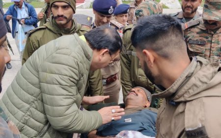 आपदा की घड़ी में धराली पहुँचे सीएम धामी, हालात का लिया जायजा*