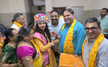 महिलाओं ने महापौर को बांधी राखी - लंबी उम्र और समृद्धि की दी शुभकामनाएं - महापौर ने उपहार देकर निभाया फर्ज