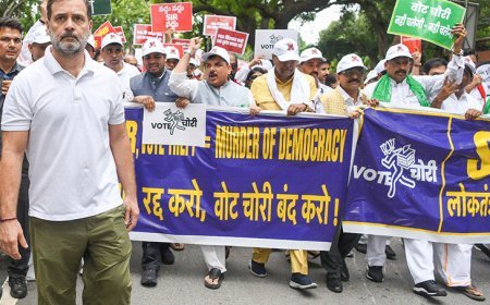 'वोट चोरी' पर चुनाव आयोग बोला-ऐसे गंदे शब्दों से बचें:यह करोड़ों वोटर्स पर हमला; राहुल ने कहा था- आयोग वोट चोरी करा रहा