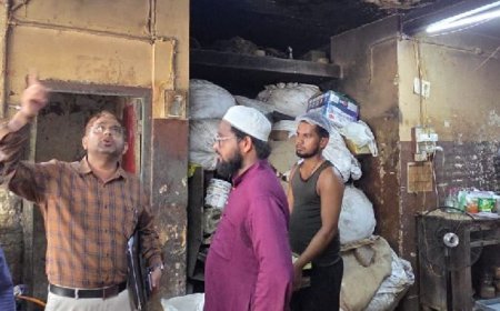 लखनऊ के कैसरबाग का ग्लोब बेकर्स एंड कैफे सील:₹25,500 का माल मौके पर नष्ट; 345 रसगुल्ला, छेना और काला जाम खराब मिले