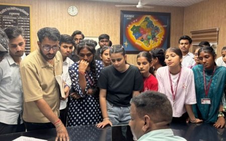 छात्रसंघ चुनाव बहाली की मांग:एसएफआई कार्यकर्ताओं ने कॉलेज प्रिंसिपल का किया घेराव, आंदोलन की दी चेतावनी