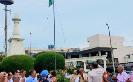 स्वतंत्रता दिवस के अवसर पर विधायक शिव अरोरा ने अनेको स्थान पर आयोजित कार्यक्रम मे शामिल होकर किया ध्वजारोहण*