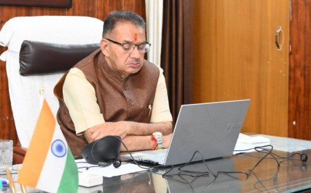 केंद्रीय कृषि मंत्री शिवराज सिंह चौहान की अध्यक्षता में वर्चुअल बैठक में प्रतिभाग करते प्रदेश के कृषि मंत्री गणेश जोशी।