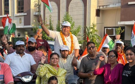 देशभक्ति के नारों के साथ निकाली भव्य तिरंगा यात्रा