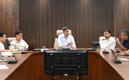 गुरुग्राम में अवैध तरीके से कचरा फेंकने वालों पर FIR:सीएंडडी वेस्ट पर सख्ती, स्ट्रे कैटल पकड़ने में बाधा डालने पर भी कार्रवाई होगी