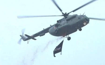 PM को गिफ्ट में मिली मां के साथ वाली तस्वीर:फूल बरसा रहे हेलिकॉप्टर पर ऑपरेशन सिंदूर का झंडा; स्वतंत्रता दिवस के 13 मोमेंट्स