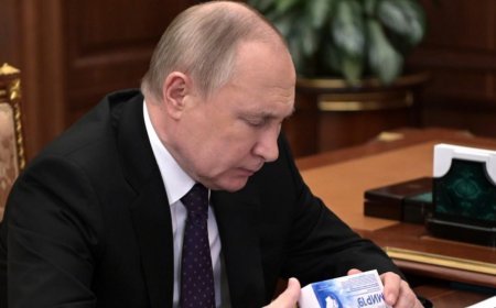 Vladimir Putin : आखिर क्या है राष्ट्रपति व्लादिमीर पुतिन के पू सूटकेस का रहस्य, दुश्मनों से क्या है कनेक्शन