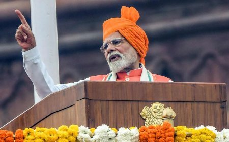 पीएम मोदी द्वारा आरएसएस की तारीफ किए जाने के बाद उभरे विपक्षी आलोचनात्मक स्वरों के सियासी मायने समझिए