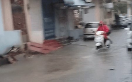 कोटा में देर रात से झमाझम बारिश:बजरंग नगर, भीमगंजमंडी, जयहिंद नगर सहित कई कॉलोनियों में पानी भरा, बरसात में एग्जाम देने कॉलेज पहुंचे स्टूडेंट्स