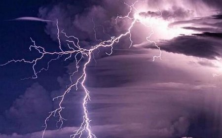 झारखंड में गिरी आकाशीय बिजली, 3 छात्राओं समेत 4 लोगों की मौत