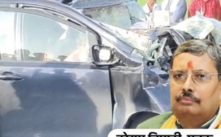कुलपति हरेराम त्रिपाठी और उनकी पत्नी की हादसे में मौत:ड्राइवर को पीछे बैठाकर खुद चला रहे थे, मऊ में ट्रक में घुसी इनोवा