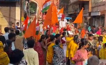 चूरू में गणेश चतुर्थी पर शोभायात्रा:व्यापारियों ने की पुष्प वर्षा, चैक चाननी भादुड़ा परंपरा का आयोजन