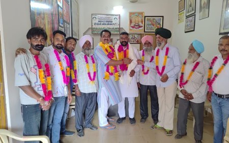 ग्राम सभा बिंदुखेड़ा से दूसरी बार नवनिर्वाचित ग्राम प्रधान काबल सिंह ने पूर्व विधायक राजकुमार ठुकराल से उनके आवास पर जाकर आशीर्वाद लिया।