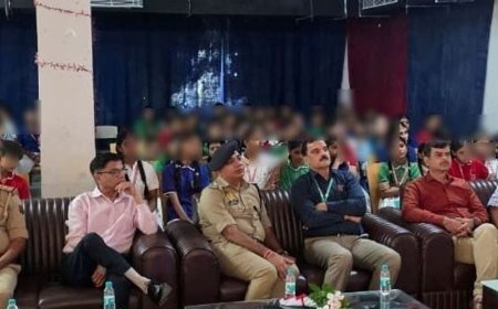 मुरादाबाद के आर्यभट्ट स्कूल में साइबर जागरूकता कार्यक्रम:छात्रों को ऑनलाइन धोखाधड़ी से बचने के दिए गए टिप्स