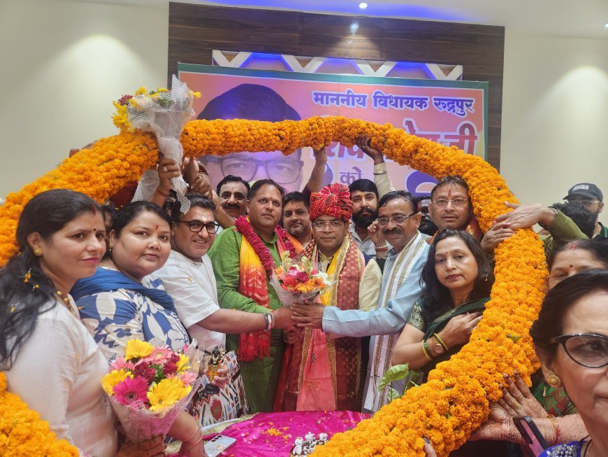 विधायक शिव अरोरा के जन्मदिन पर बधाई देने वालों का लगा जमावड़ा, जनप्रतिनिधि से लेकर समाज के हर वर्ग के लोग पहुँचे शुभकामनायें देने*