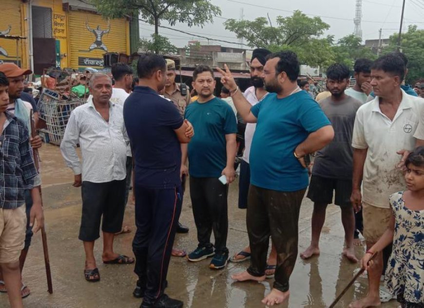 बाजपुर के लेवड़ा नदी क्षेत्र में जलभराव, प्रशासन ने भोजन एवं सहायता कार्य तत्काल शुरू किए।*