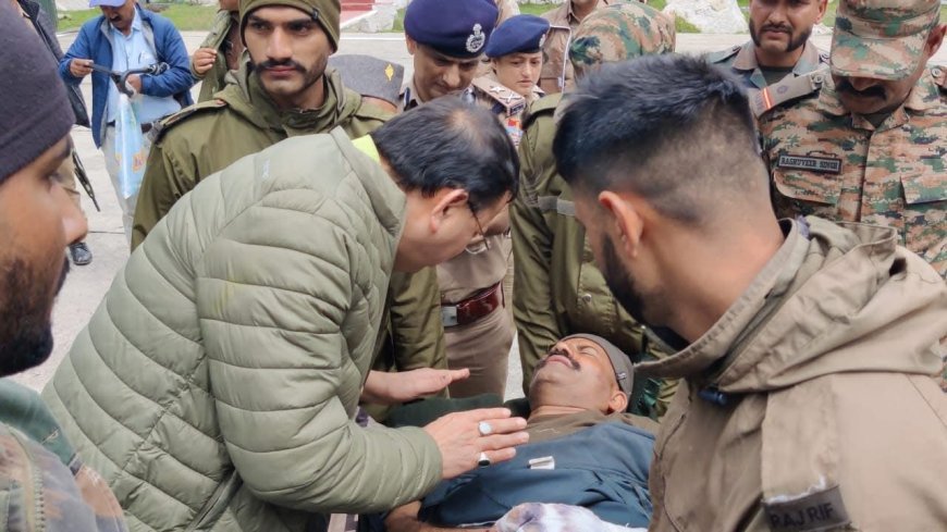 आपदा की घड़ी में धराली पहुँचे सीएम धामी, हालात का लिया जायजा*