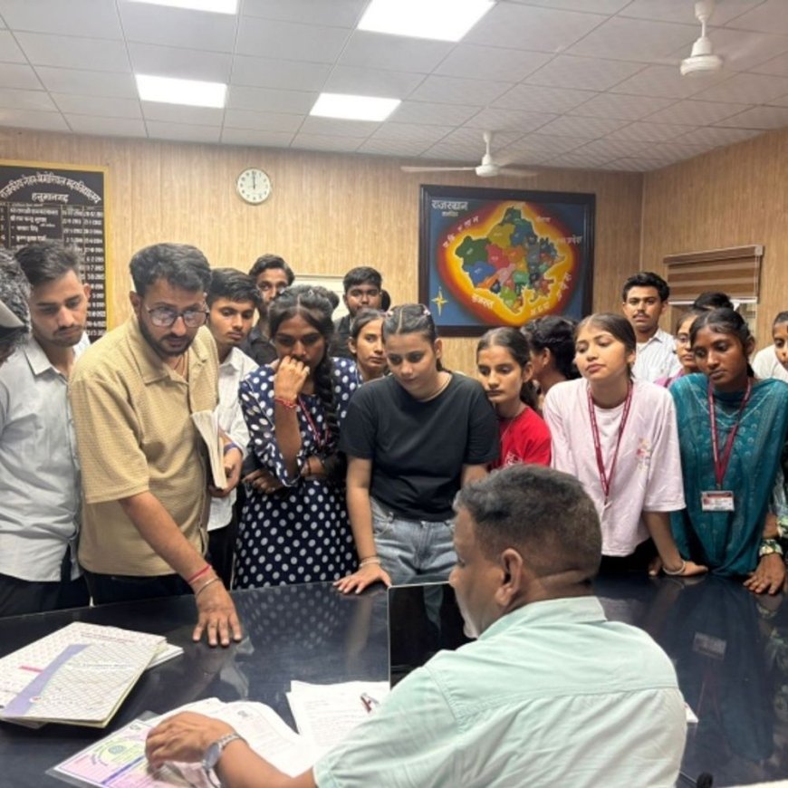 छात्रसंघ चुनाव बहाली की मांग:एसएफआई कार्यकर्ताओं ने कॉलेज प्रिंसिपल का किया घेराव, आंदोलन की दी चेतावनी