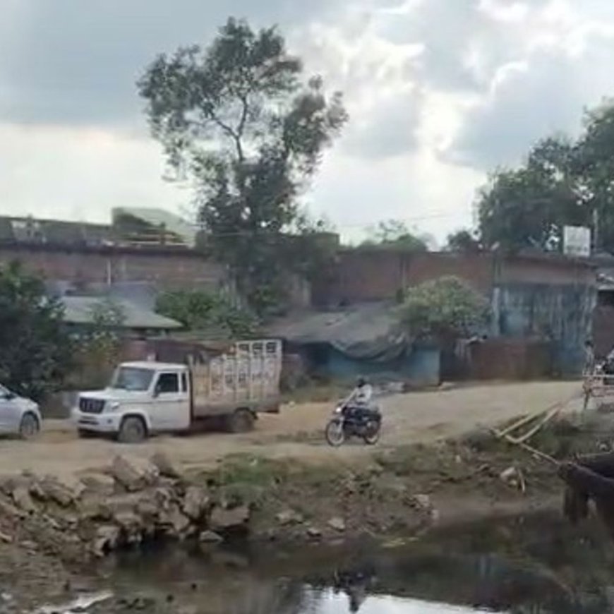 पीलीभीत में पुलिया तोड़ी, वैकल्पिक व्यवस्था नहीं:माधोटांडा रोड पर वाहन फंस रहे, किसान यूनियन 1 सितंबर से करेगी धरना