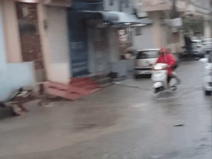 कोटा में देर रात से झमाझम बारिश:बजरंग नगर, भीमगंजमंडी, जयहिंद नगर सहित कई कॉलोनियों में पानी भरा, बरसात में एग्जाम देने कॉलेज पहुंचे स्टूडेंट्स