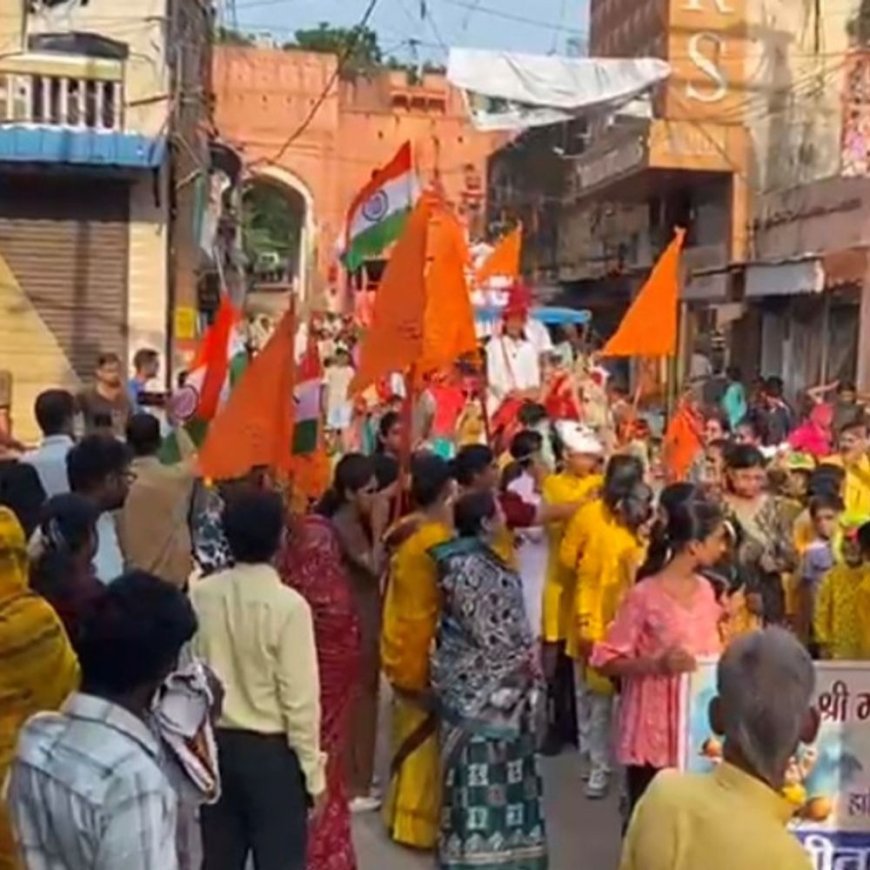 चूरू में गणेश चतुर्थी पर शोभायात्रा:व्यापारियों ने की पुष्प वर्षा, चैक चाननी भादुड़ा परंपरा का आयोजन