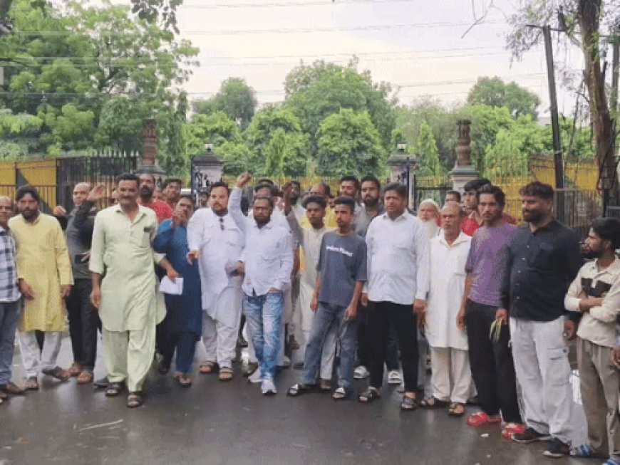 ईद मिलादुन्नबी को सूखा दिवस घोषित करने की मांग:मुस्लिम समाज ने दिया ज्ञापन, बोले- सरकार बदलने के साथ फैसले भी बदल दिए