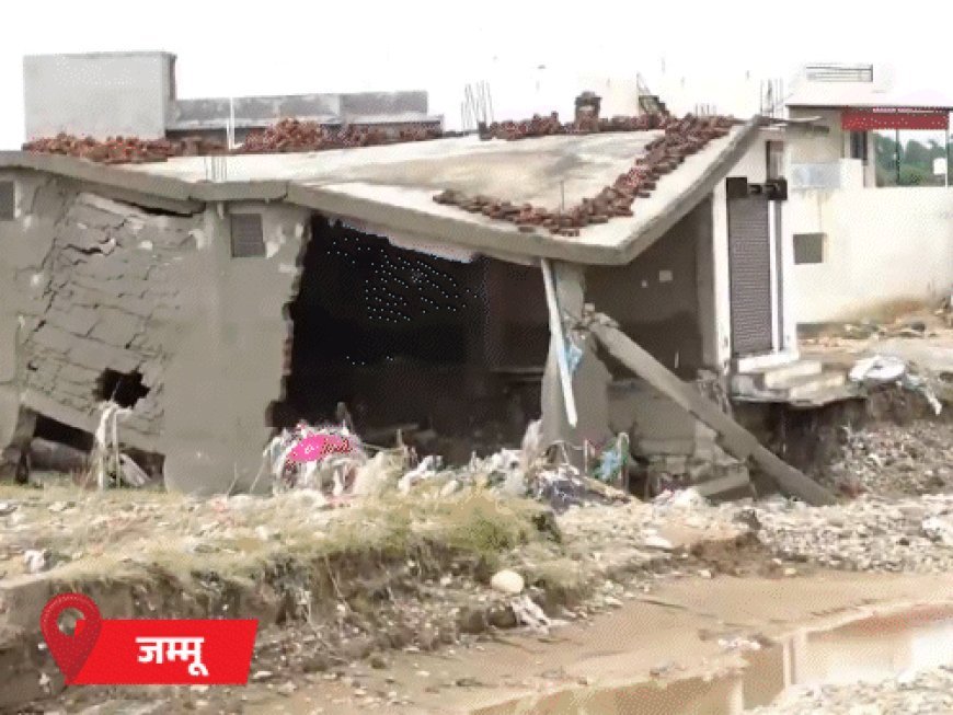 पंजाब के 1000 से ज्यादा गांवों में बाढ़:हिमाचल में मणिमहेश यात्रा रोकी; यूपी के बलिया में 24 घंटे में 24 घर गंगा में समाए