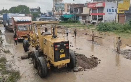 दिल्ली-जयपुर हाईवे पर बावल में सर्विस लेन बारिश से क्षतिग्रस्त:यातायात साबन और नेहचाना से डायवर्ट, फ्लाईओवर का काम रुका