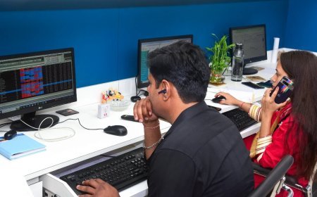 शेयर बाजार में लौटा जोश! सेंसेक्स 900 अंक चढ़ा, निफ्टी भी 25000 के करीब पहुंचा