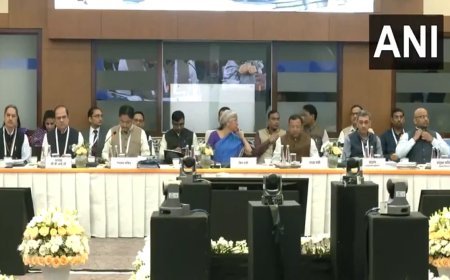 जीएसटी परिषद की बैठक: आम आदमी को राहत! 2 स्लैब में बदल सकती है कर व्यवस्था