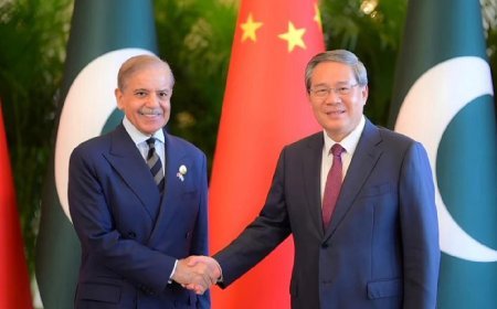 चीन के प्रधानमंत्री से मिले PAK PM, CPEC 2.0 पर सहयोग की सहमति जताई