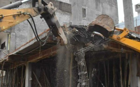 गुरुग्राम में ध्वस्त किया अवैध निर्माण:13 अनधिकृत भवनों को गिराया गया, नोटिस भेजने के बाद भी नहीं रोका काम