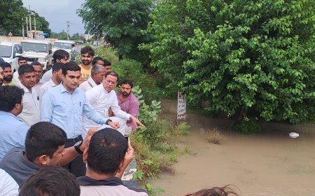 फरीदाबाद में बाढ़ प्रभावित क्षेत्रों में मंत्री का दौरा:मृतक बच्चे के परिवार से मिले, मदद का ऐलान; नागर बोले-कोई जोखिम न उठाए
