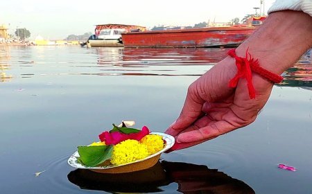 Pitra Dosha: दक्षिण दिशा में मुंह करके भोजन करने से लग सकता है पितृ दोष, जानिए क्या है सच्चाई