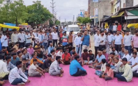 सवाई माधोपुर के बौंली में पुलिस के खिलाफ प्रदर्शन:व्यापारियों ने अभद्रता का आरोप लगाया, बस स्टैंड चौराहे पर जाम; समझाइश के बाद माने